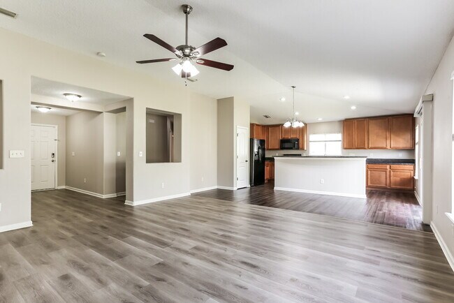 Foto del edificio - 7511 Hawks Cliff Dr