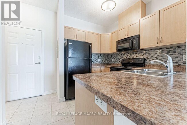 Photo du bâtiment - 3200 Hamilton Regional Rd 56