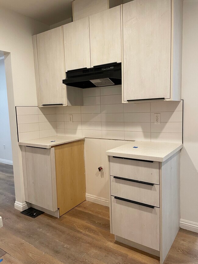 Foto del edificio - 831 E 82nd St