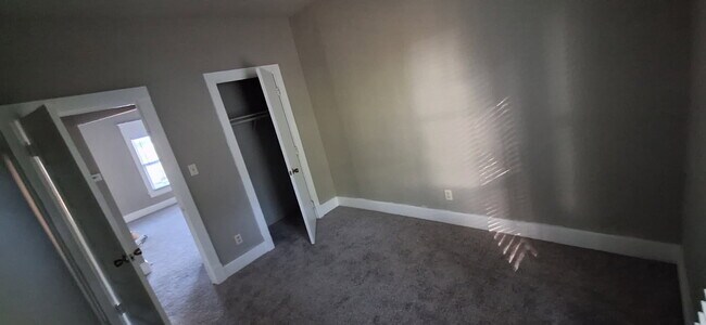 Dormitorio #2 - 216 NE Douglas St