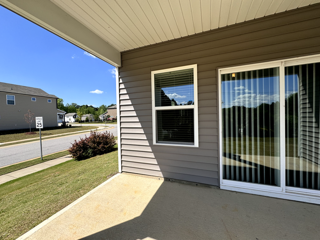 Building Photo - Room in House on Lake Barkley Way