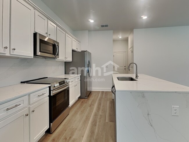 Building Photo - 6649 Atlantic Bch Ave