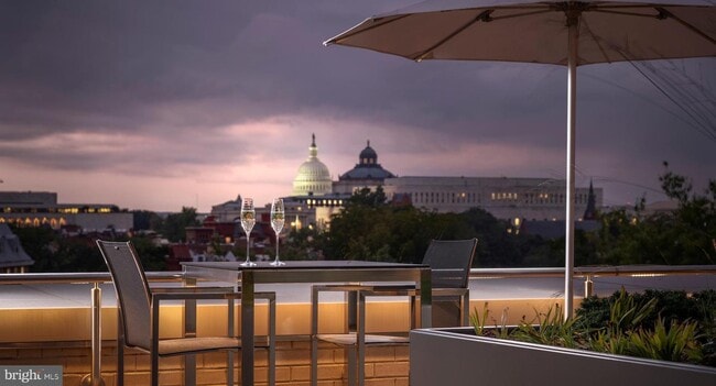 Building Photo - 333 8th St SE