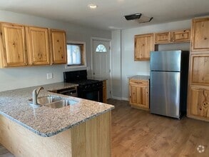 Building Photo - 5 Cayuga Pl