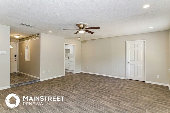 Building Photo - 3025 Montclair Pl