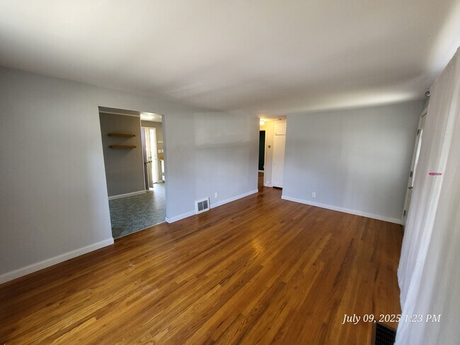 Building Photo - 2620 W Midwick Ave