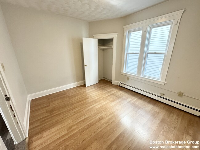 Foto del edificio - 157 E Cottage St