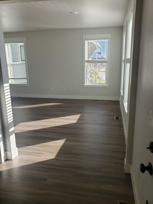 Building Photo - 6127 Farmstead Ave