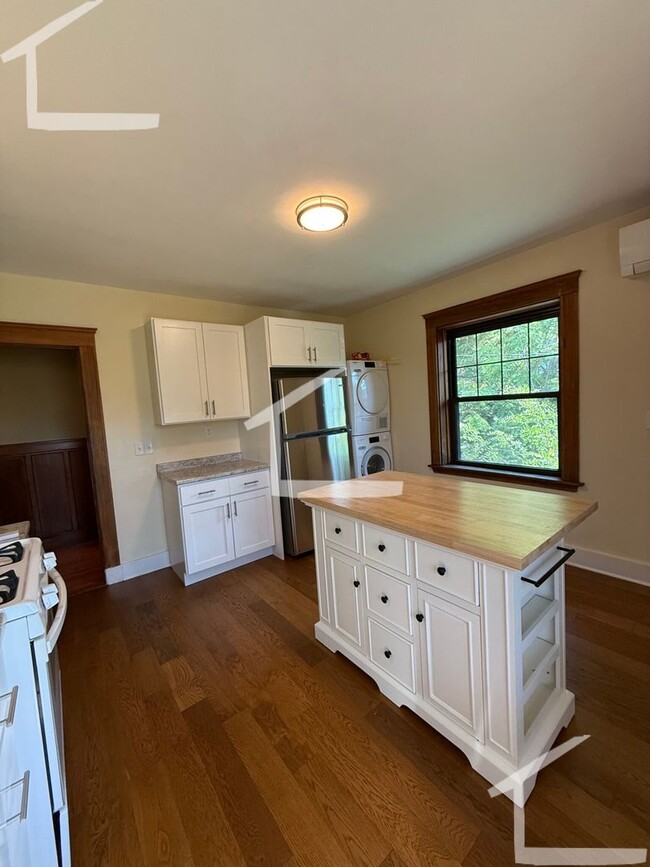 Foto del edificio - No Brokers Fee, In-Unit Washer and Dryer, ...