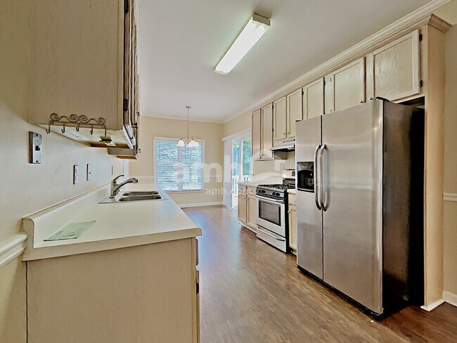 Building Photo - 1302 Dungan Dr NW