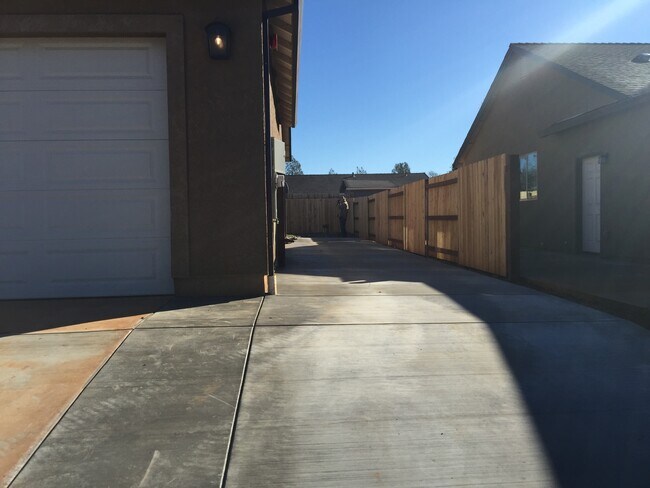 Foto del edificio - 4343 Paulson Ln