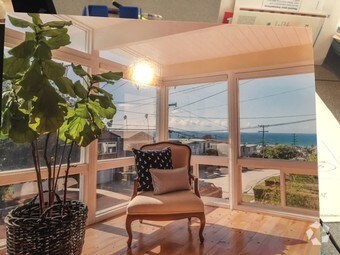 Sala de estar en el segundo piso - 731 Longfellow Ave