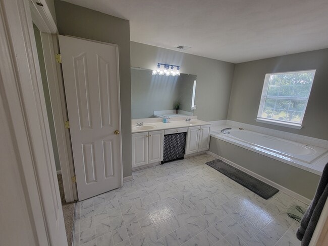 Primary's Bathroom - 2257 Averill Dr