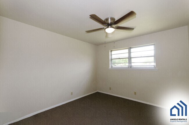 Building Photo - 6 MONTH LEASE!! Spacious 3 bedroom 2 bath ...