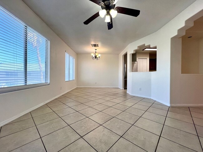 Foto del edificio - Spacious 3-bedroom, 2-bath condo with acce...