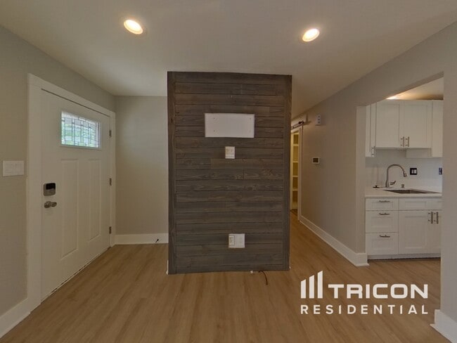Building Photo - 1208 Atoka Dr