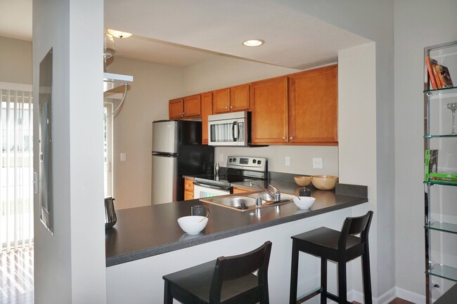 Charming Kitchen - Riverford Crossing Apartments