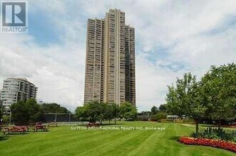 Building Photo - 2045 Lake Shore Blvd W