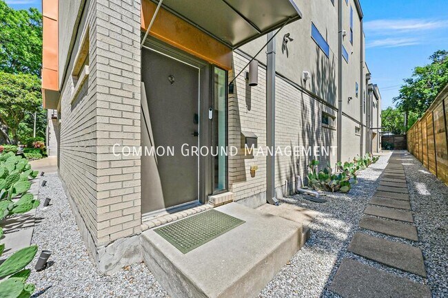 Building Photo - Modern Urban Living and walking distance t...