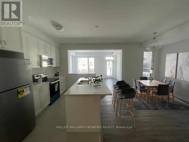 Building Photo - 49 Melmar St