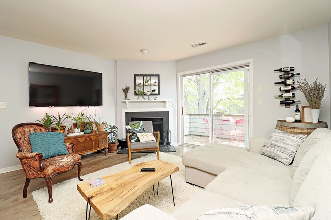 Building Photo - Pet-Friendly River Run Condo With Private Balcony