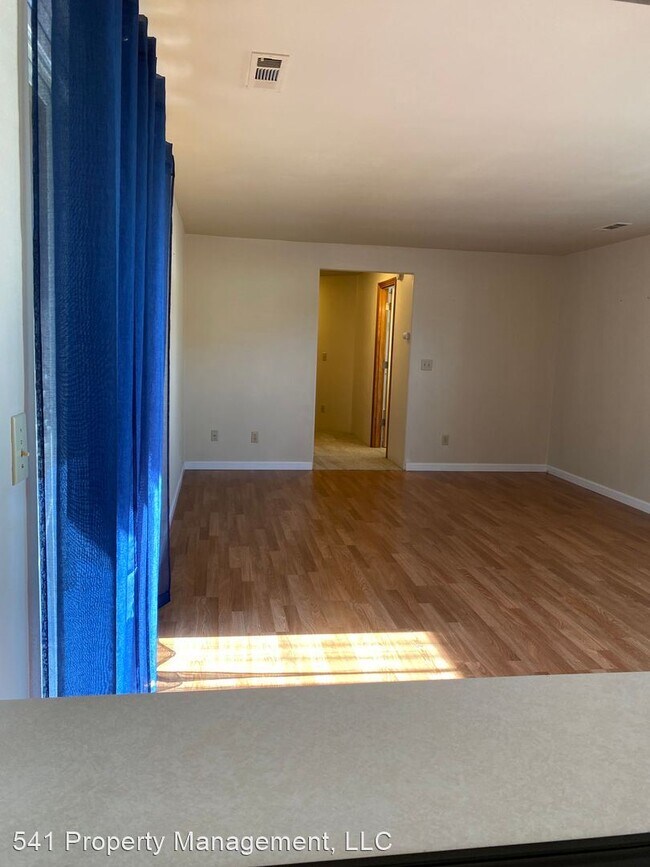 Building Photo - 3 br, 2 bath House - 723 SW Larch Rd