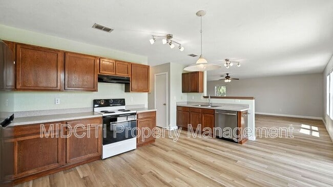 Foto del edificio - 209 Hinge Loop