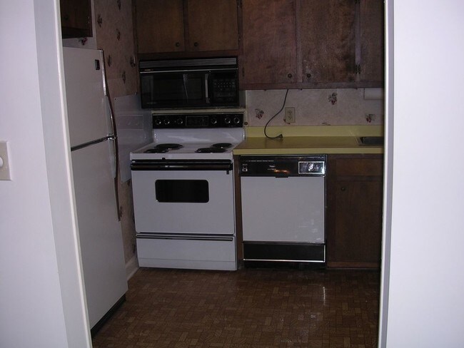 Foto del edificio - 6 Month Short Term Lease