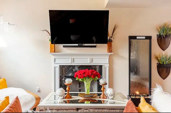 Photo - 901 Bordeaux Pl House