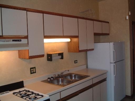 Kitchen - 5850-5858 S Martin Luther King Dr