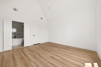 Building Photo - 7422 Maxroy St