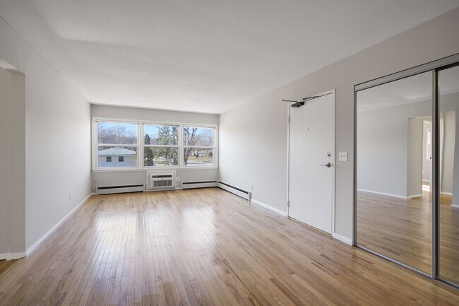 Foto del edificio - Remodeled Garden 2 bedroom