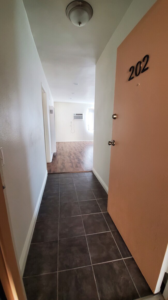 Foto del edificio - 6548 Sepulveda Blvd