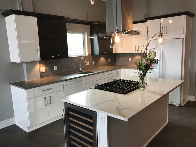 Kitchen island - The Alexandre Apartments