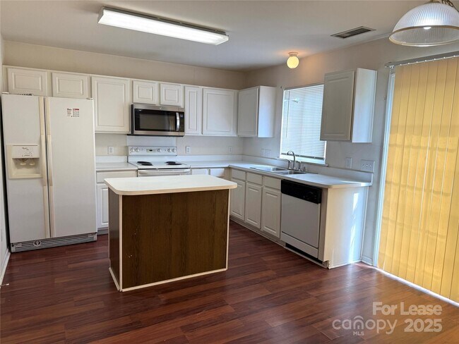Building Photo - 7504 Double Springs Ct