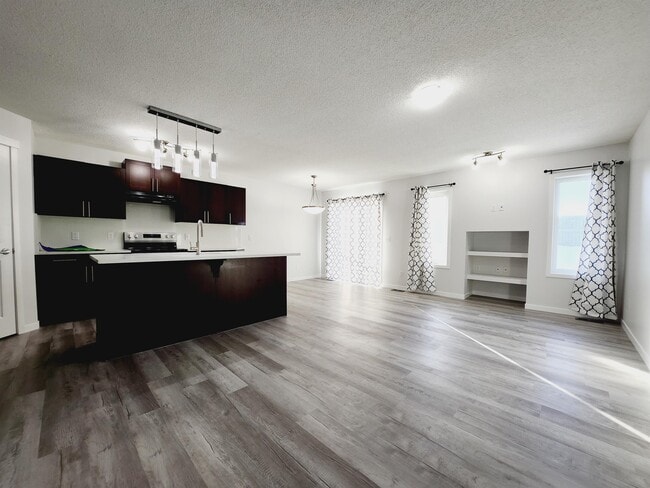 Building Photo - 7301 Armour Cres SW