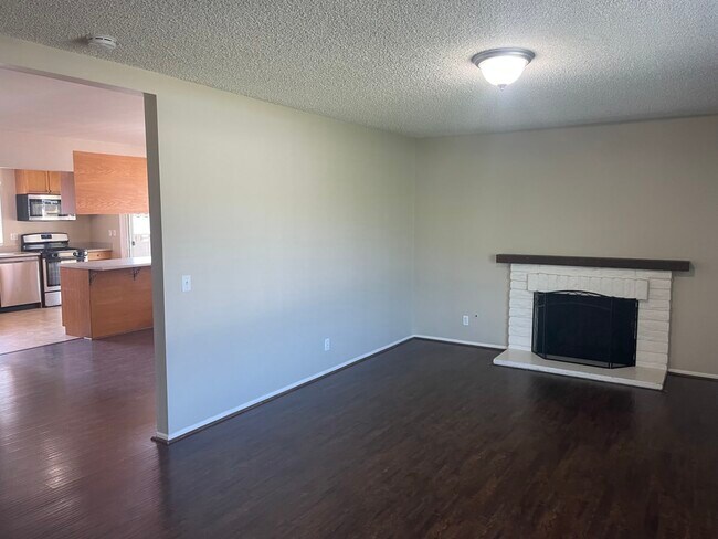 Building Photo - 726 Juniper Ave