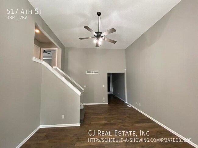 Building Photo - 517 4th St