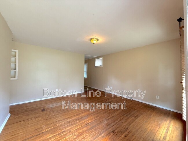 Foto del edificio - 3432 Sargeant Dr
