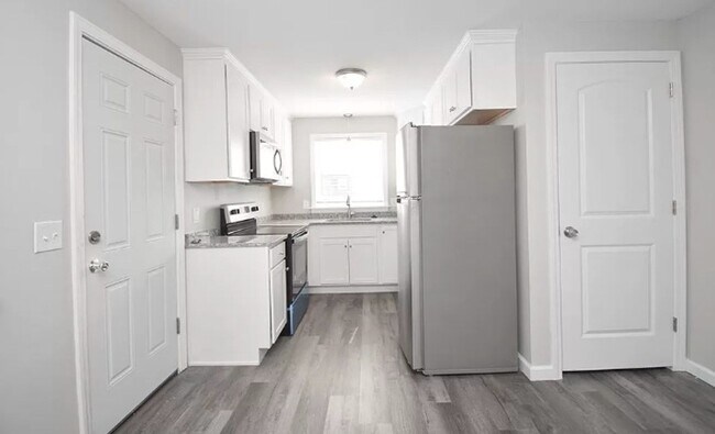 Building Photo - newly renovated ranch!