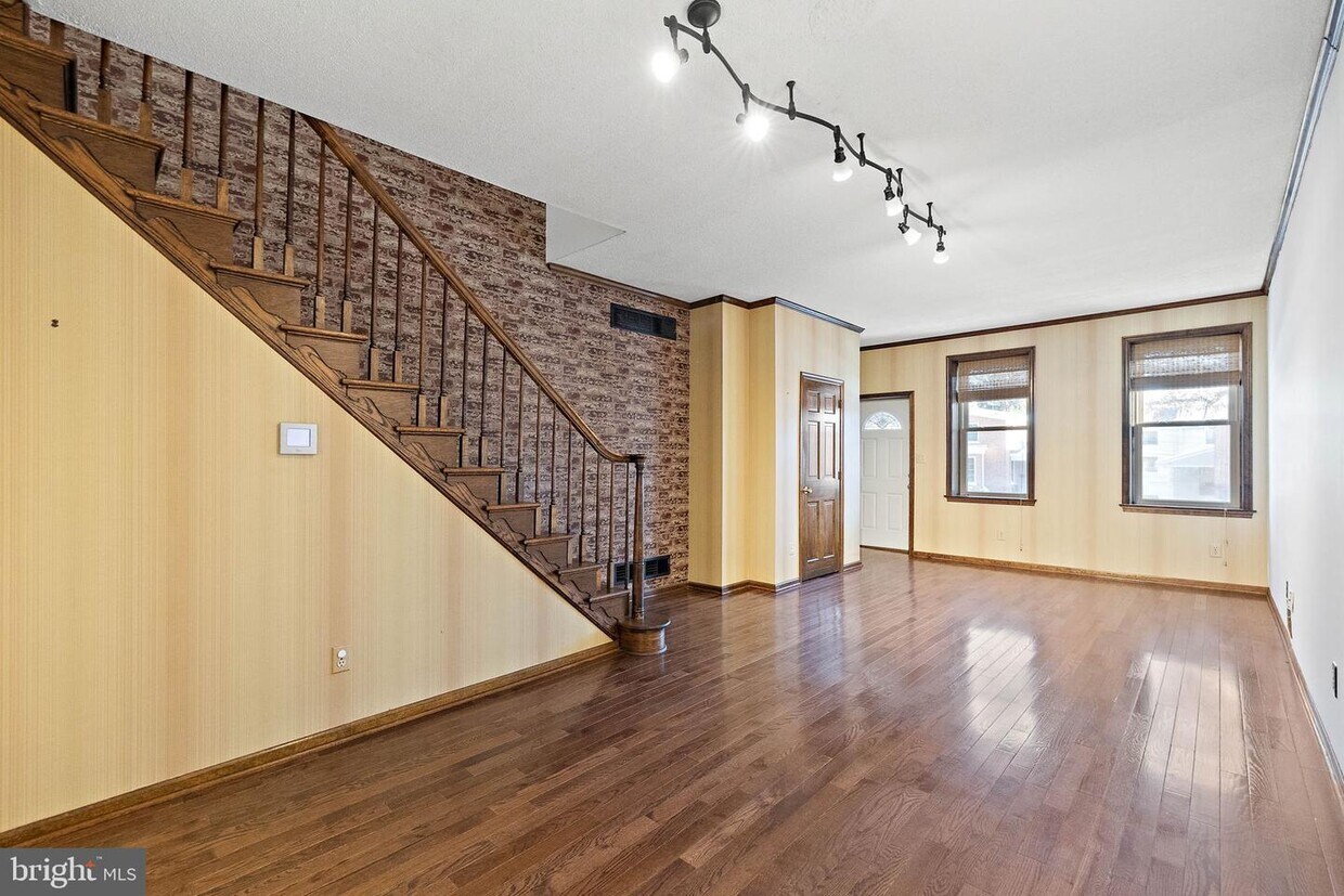 Primary Photo - 1828 Lovering Ave