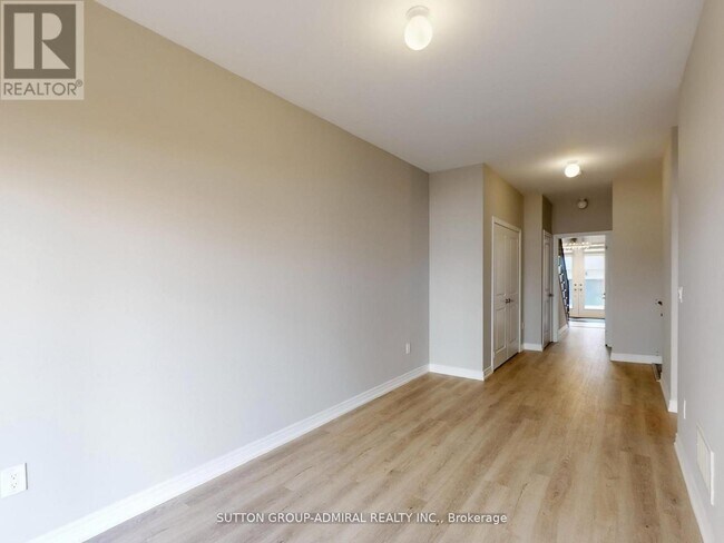 Building Photo - 70 Laskin Dr