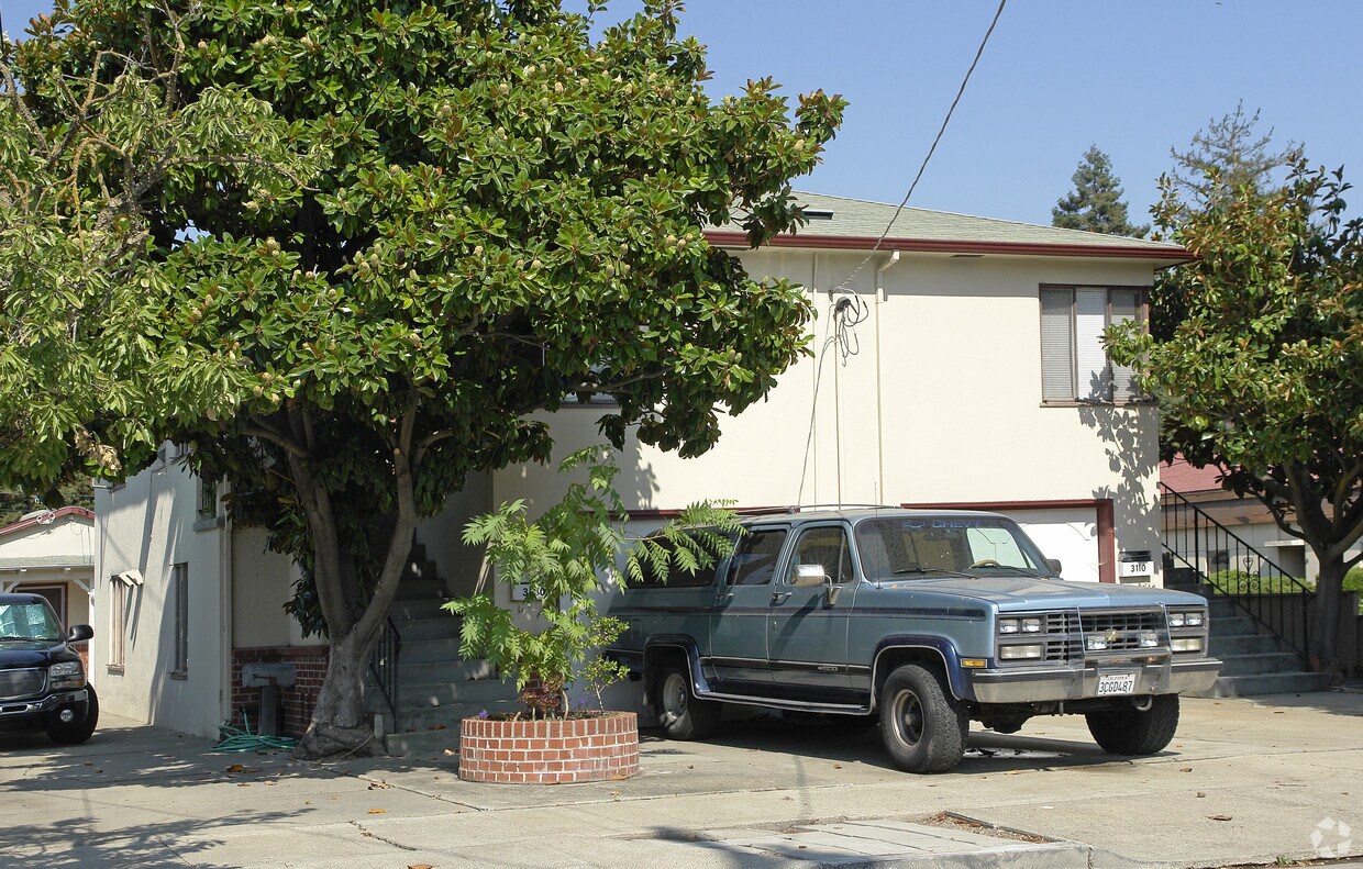 Building Photo - 3110-3120 3122 Castro St