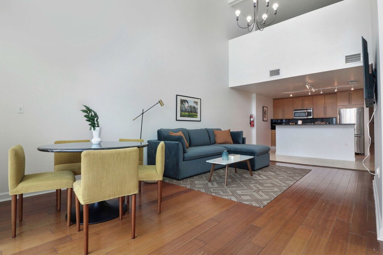 Foto principal - 7939 East Dr