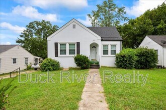 Building Photo - 2135 Thomas Ave