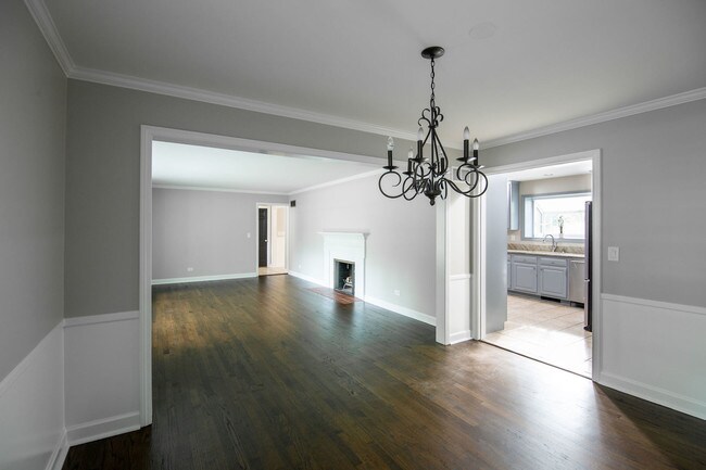 Building Photo - 437 Elm Rd