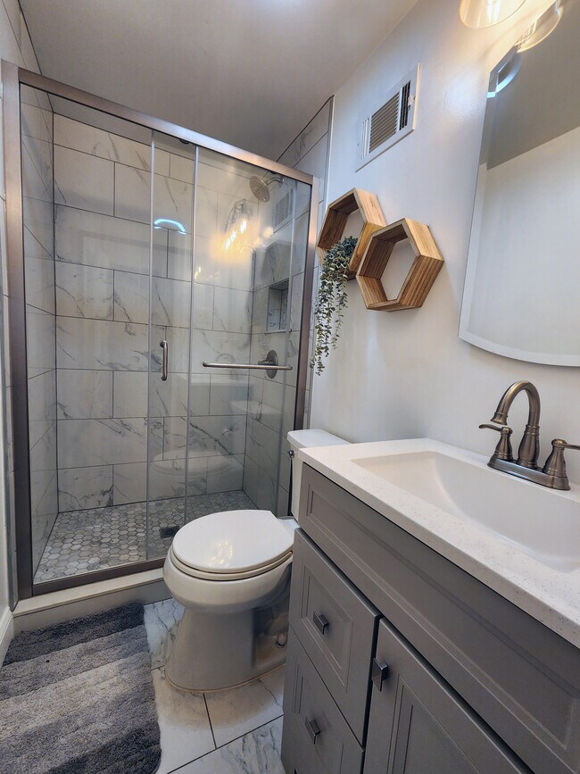 Foto del edificio - 5740 Yellowrose Ct