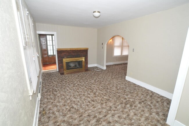 Building Photo - 407 Sanders Ave