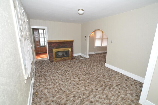 Foto del edificio - 407 Sanders Ave