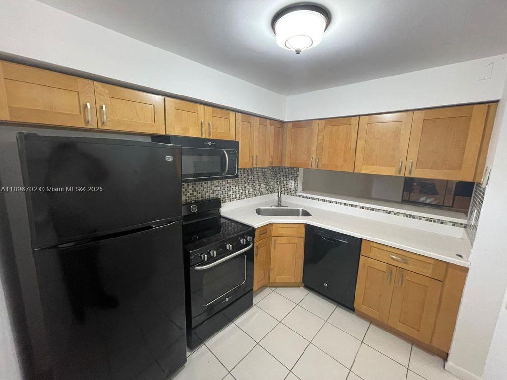 Primary Photo - 3410 Foxcroft Rd